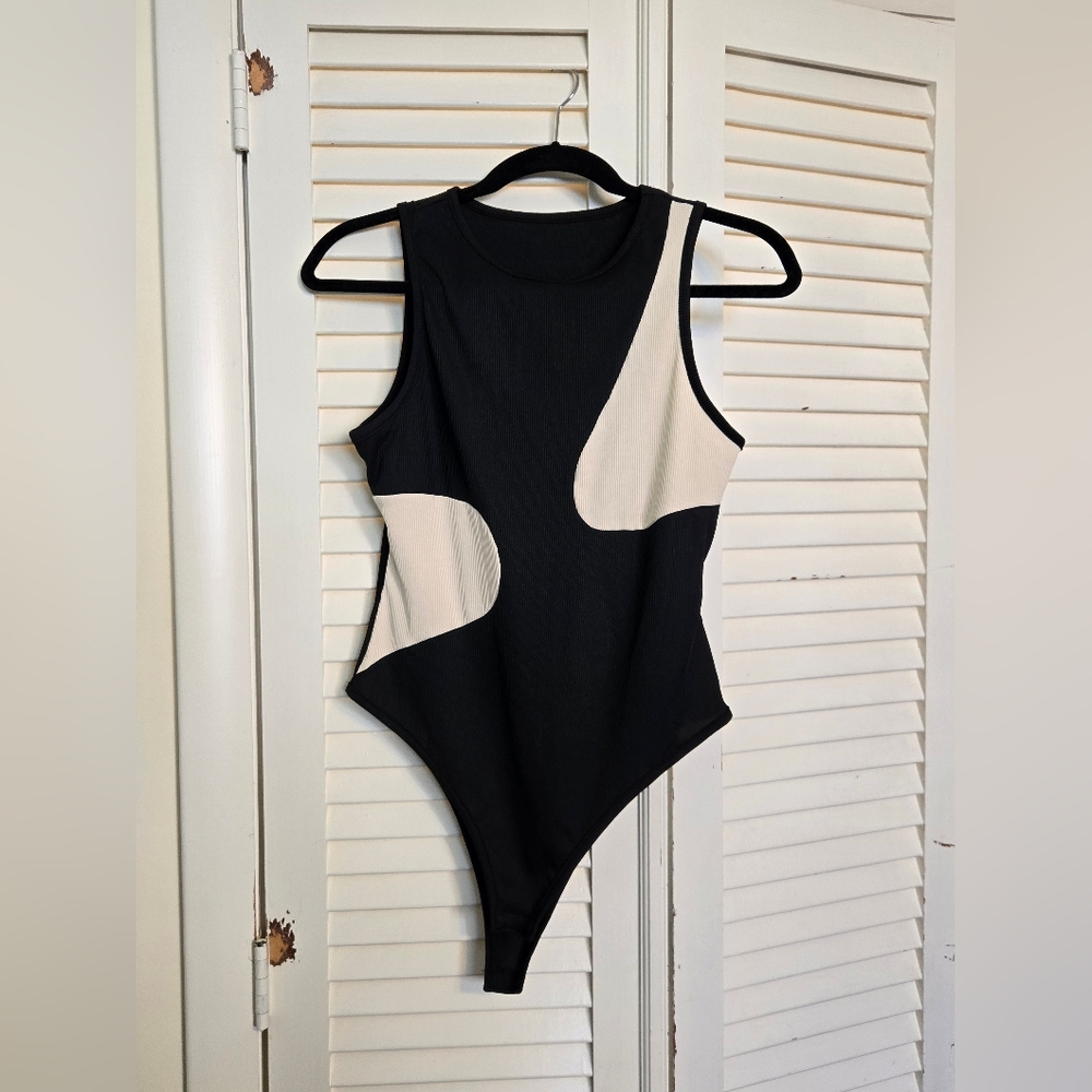 Size 10 Versatile Black and Cream Bodysuit